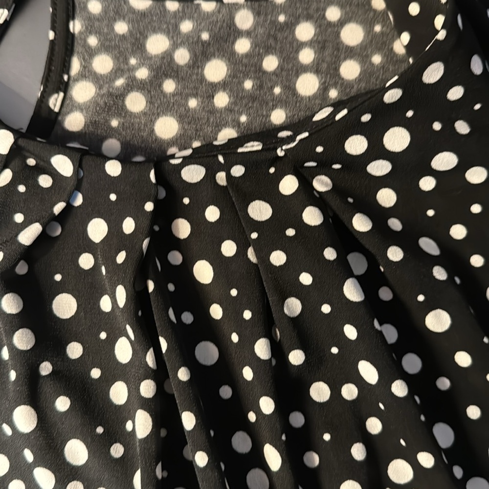 Jones New York polka dot sleeveless blouse - gathered front - sz medium - Picture 5 of 7